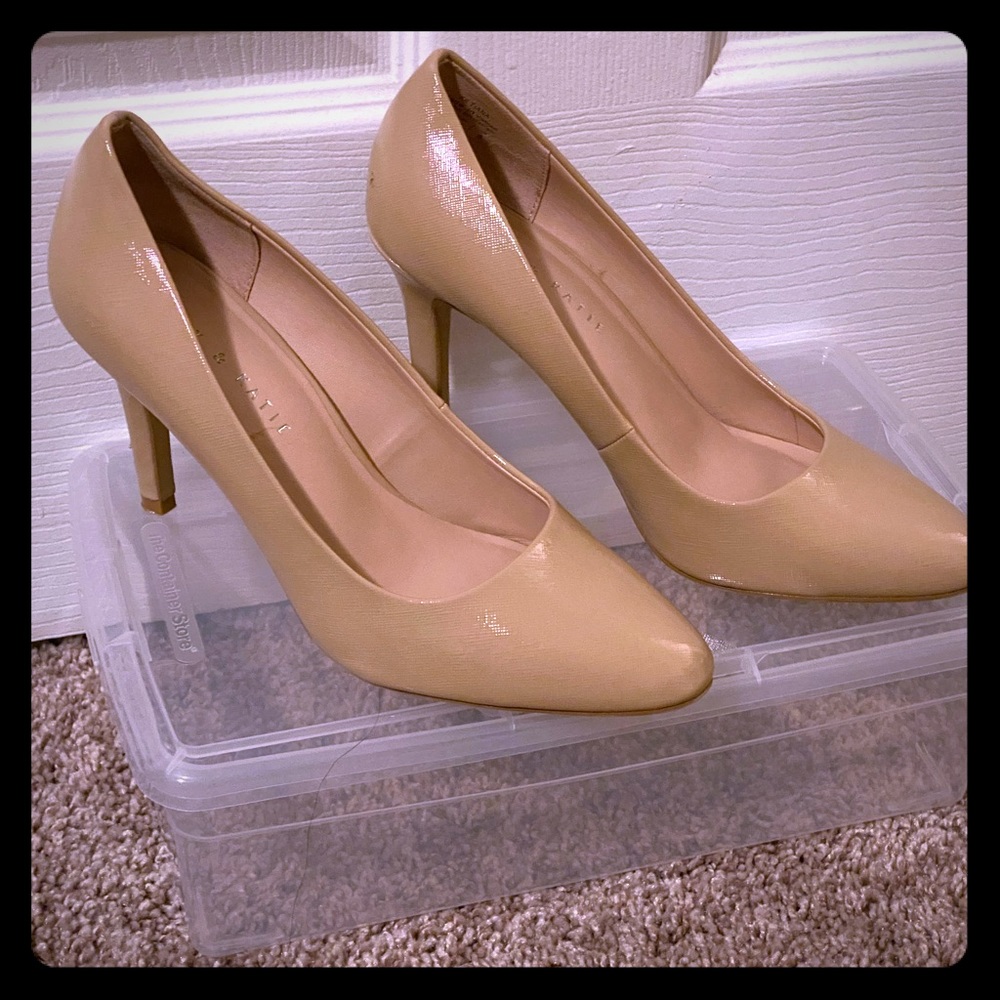Tan, low heeled, pump